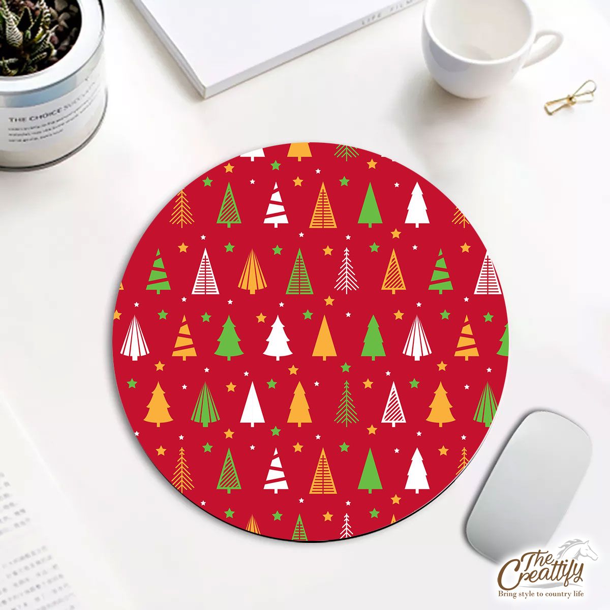 Red Green And White Christmas Tree With Star Round Mouse Pad