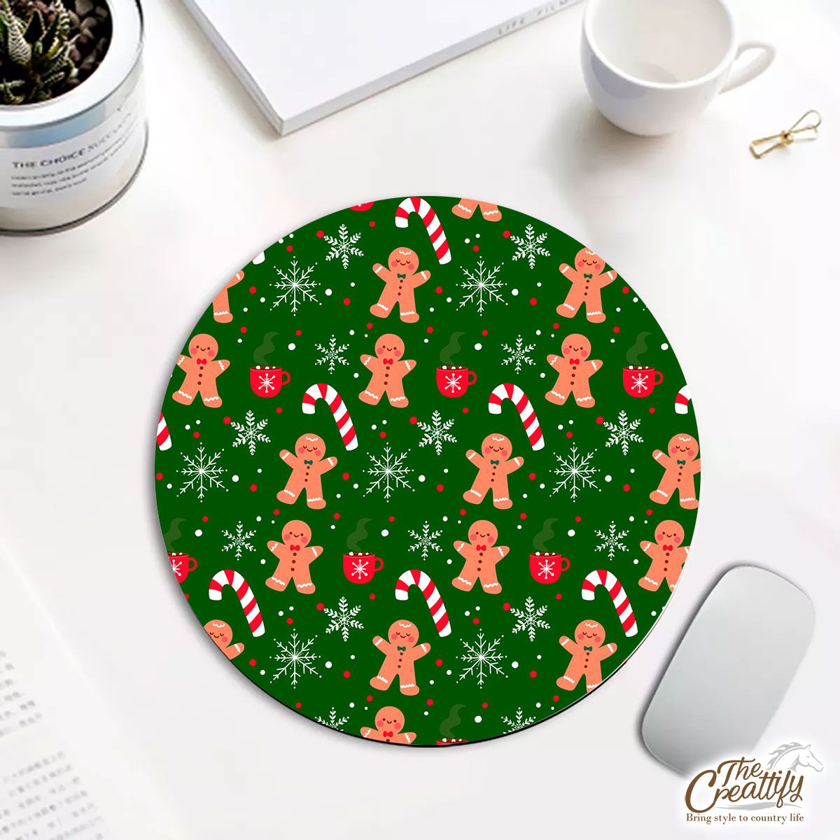 Red Green And White Gingerbread Man, Candy Cane With Snowflake Round Mouse Pad