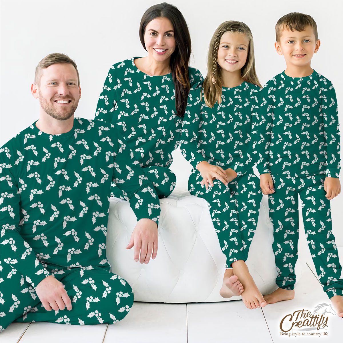 White And Dark Green Holly Leaf Christmas Pajamas