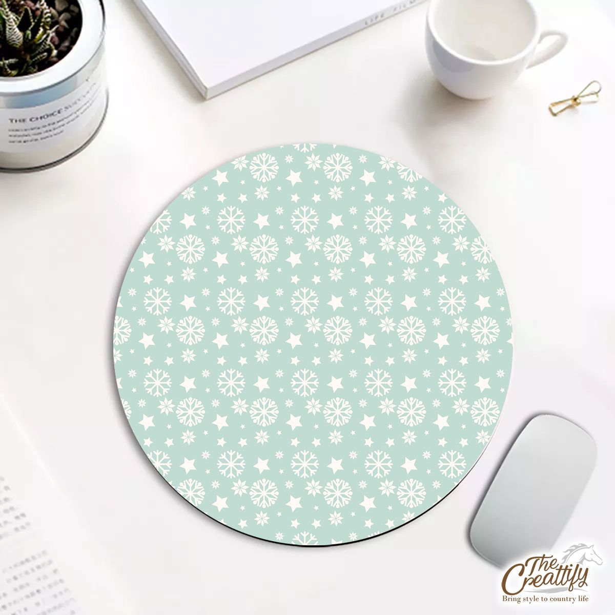 White And Light Green Snowflake And Christmas Stars Round Mouse Pad