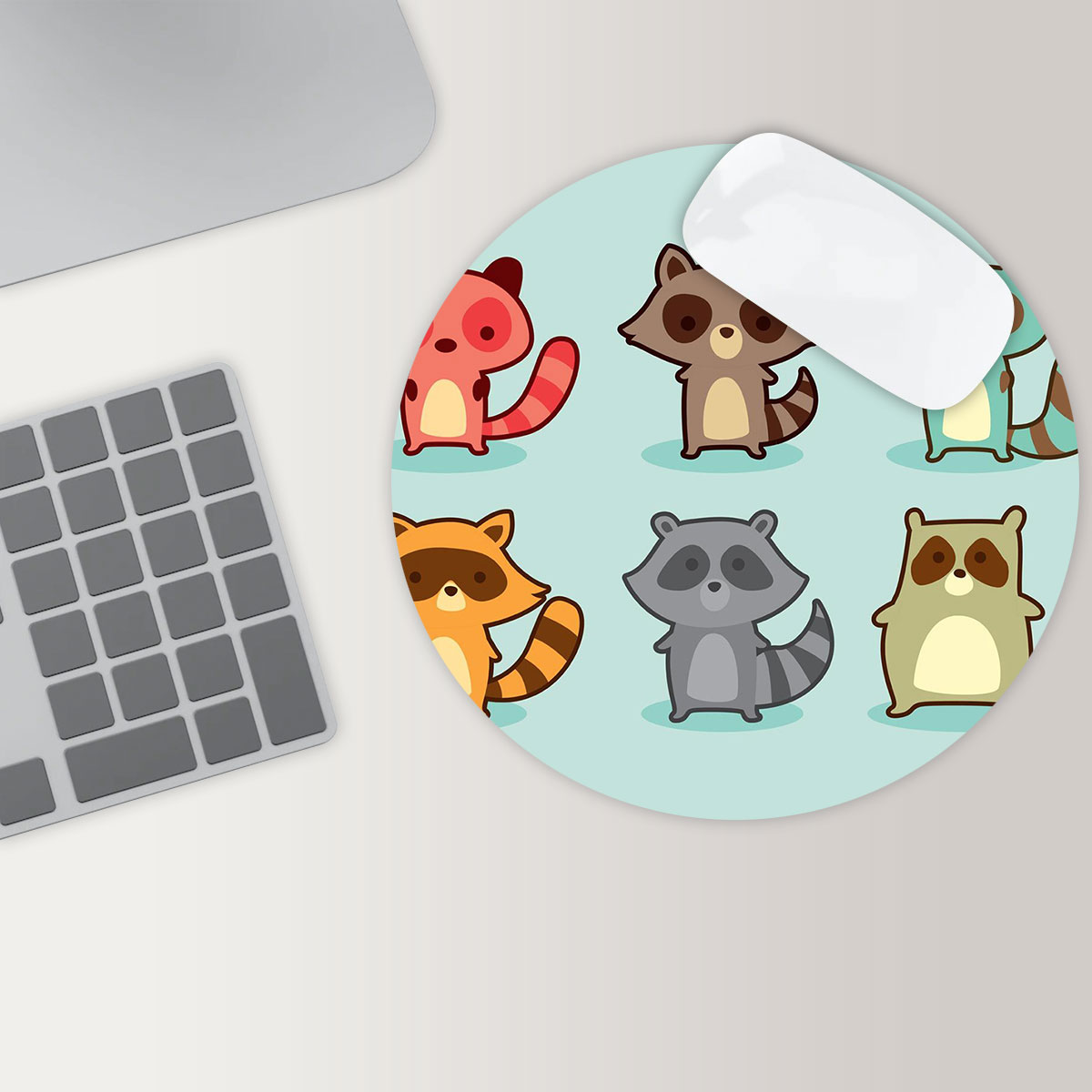 Family Raccoon Round Mouse Pad