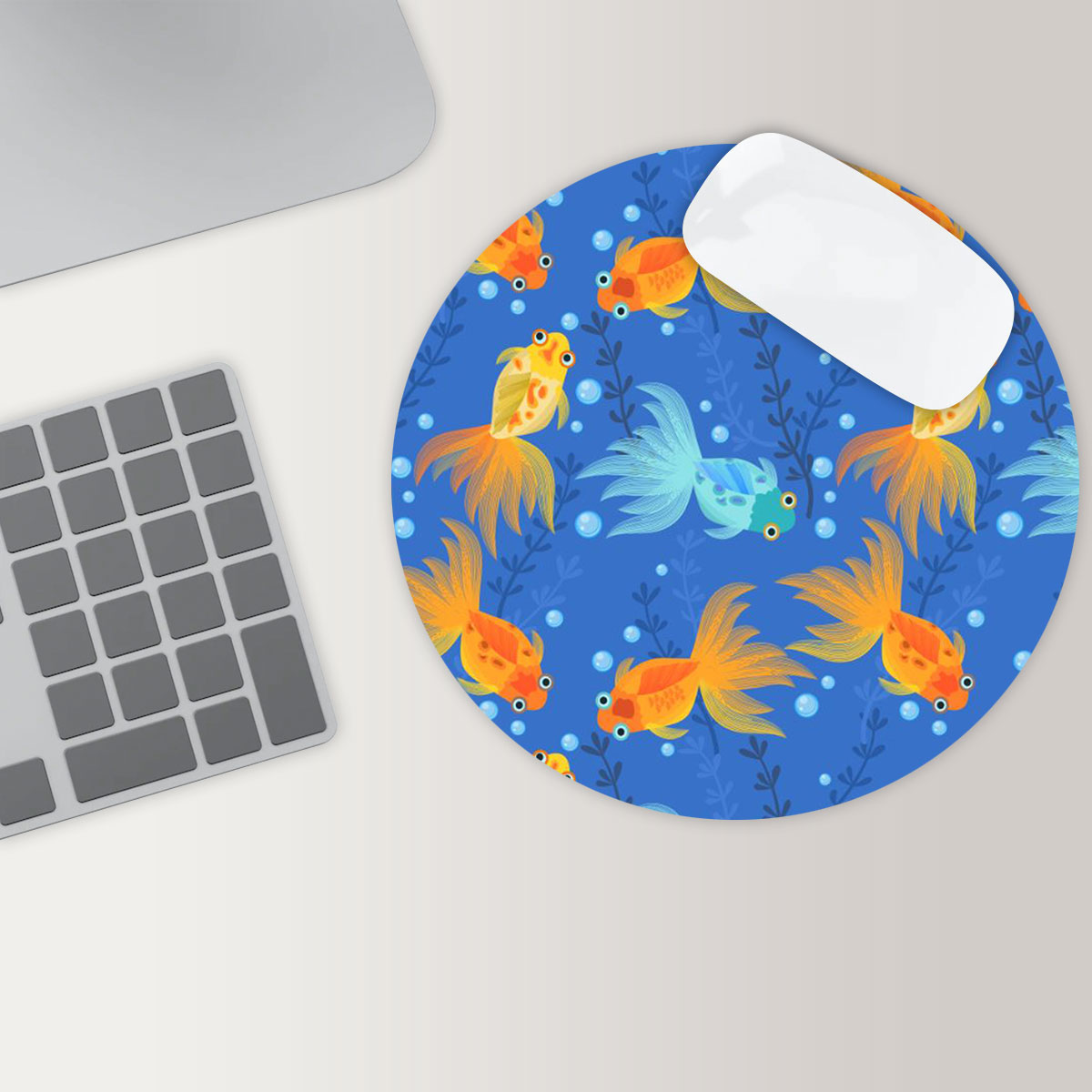Goldfish Swimming Round Mouse Pad