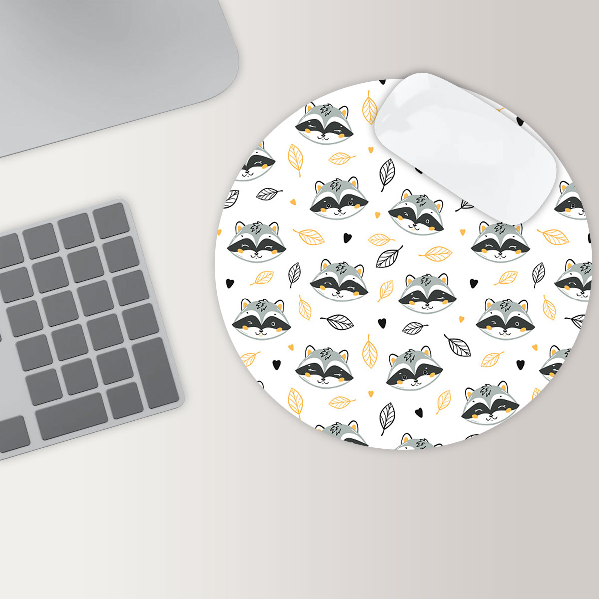 Leaf Raccoon Round Mouse Pad
