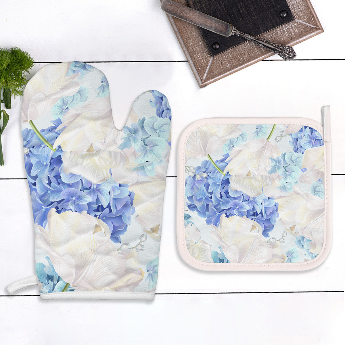 Blue And White Hydrangea Flowers On Blue Background Oven Mitts Pot Holder Set