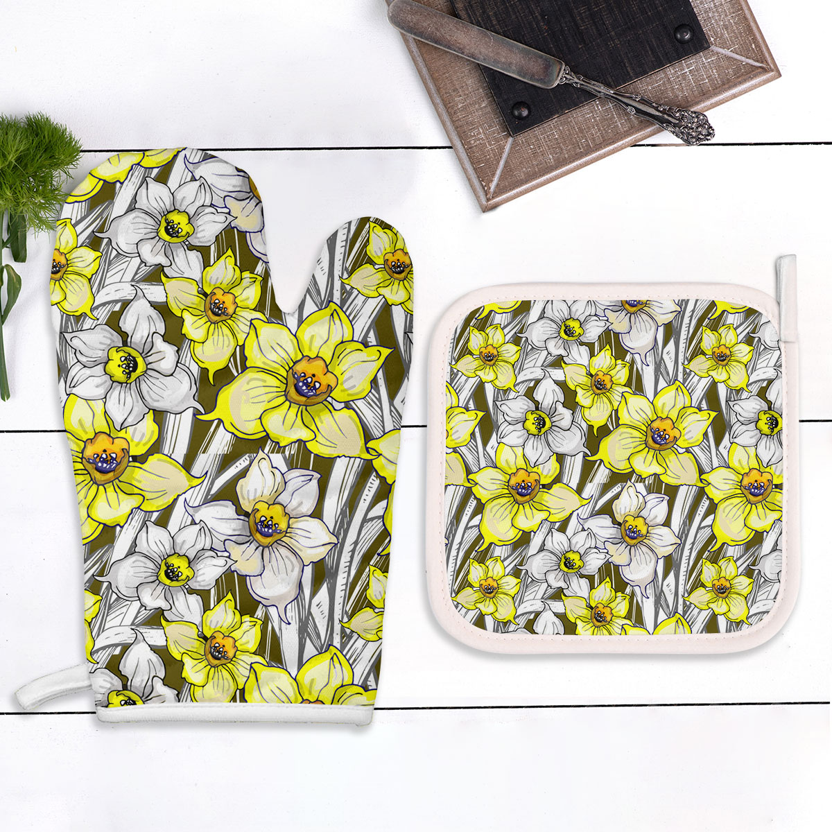 Botanical With Flowers Of Narcissus Daffodil Oven Mitts Pot Holder Set