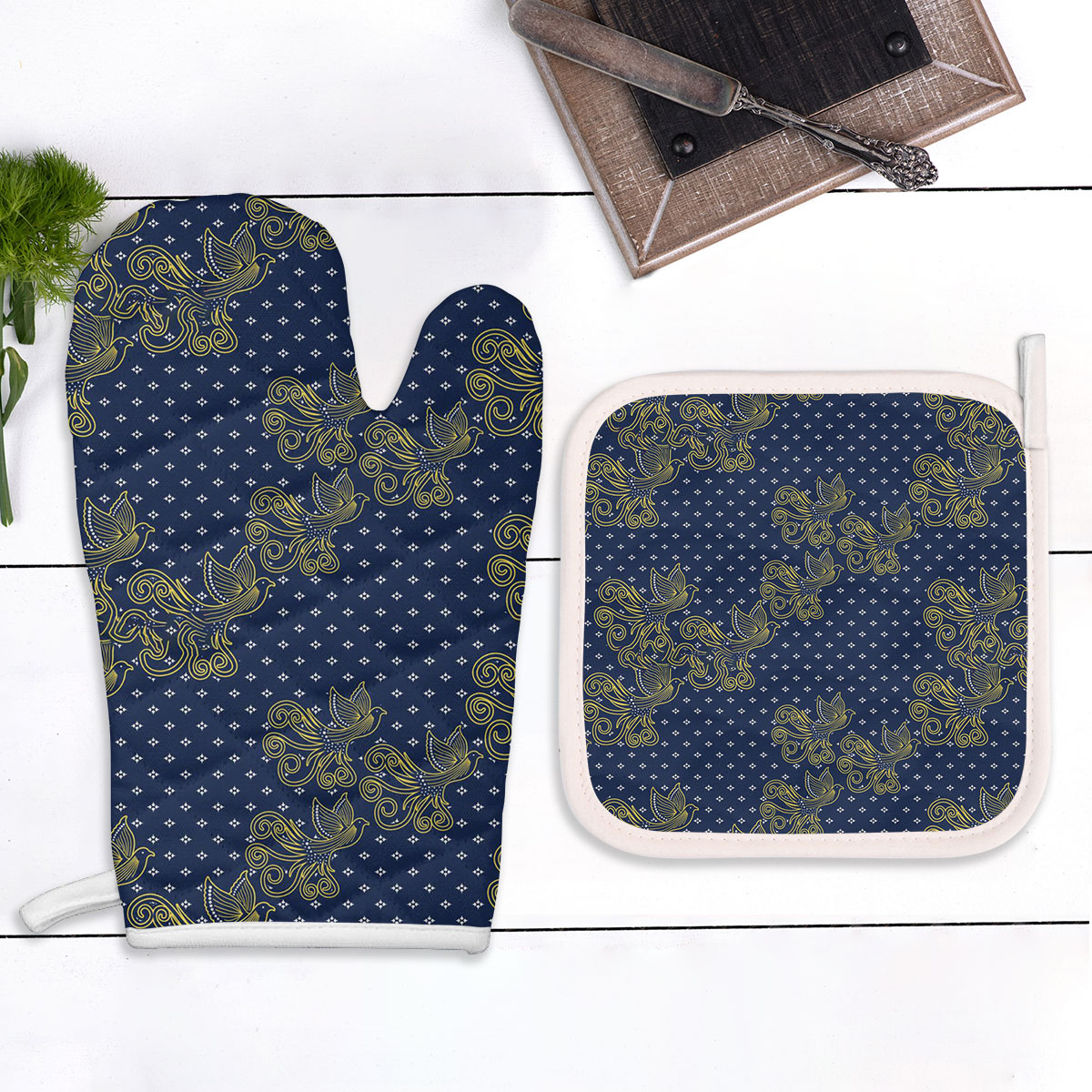 Classic Pigeon Blue Oven Mitts Pot Holder Set