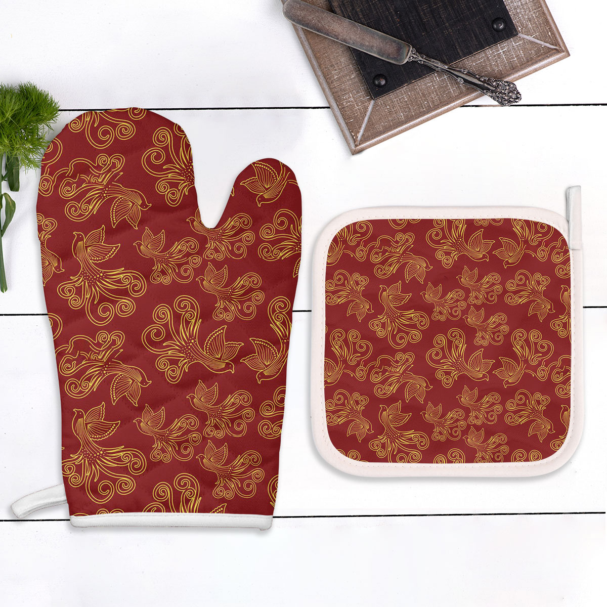 Classic Pigeon Red Oven Mitts Pot Holder Set