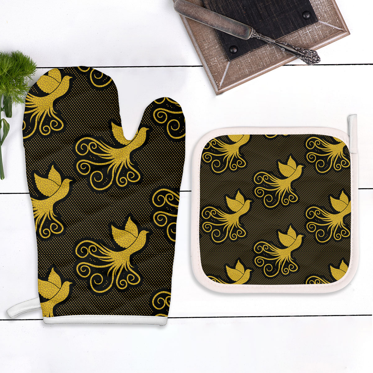 Classic Pigeon Yellow Oven Mitts Pot Holder Set