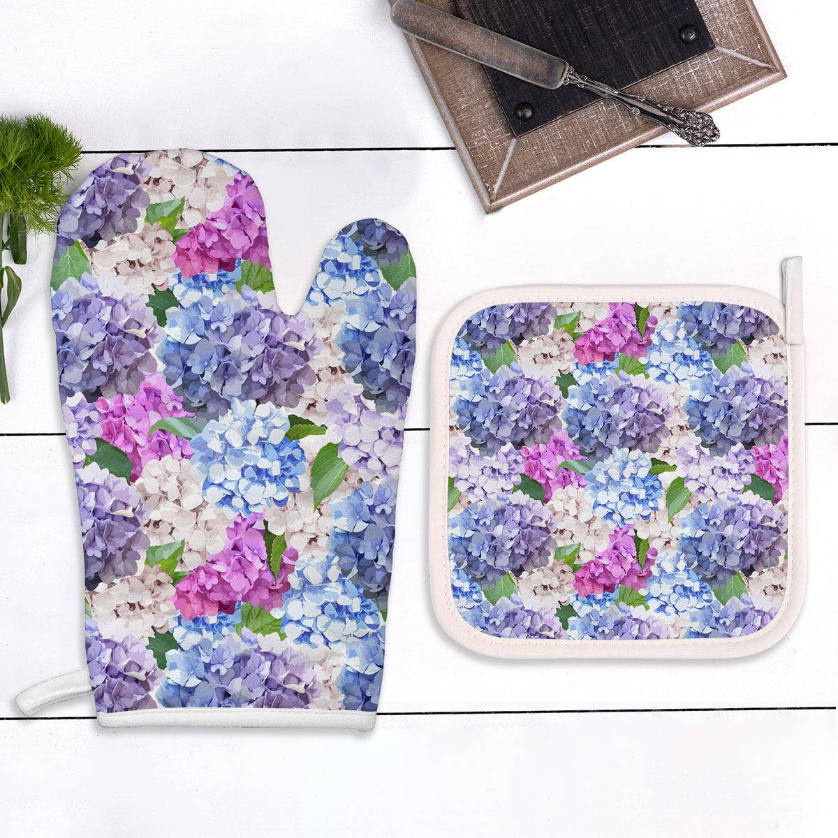 Colorful Hydrangea Oven Mitts Pot Holder Set