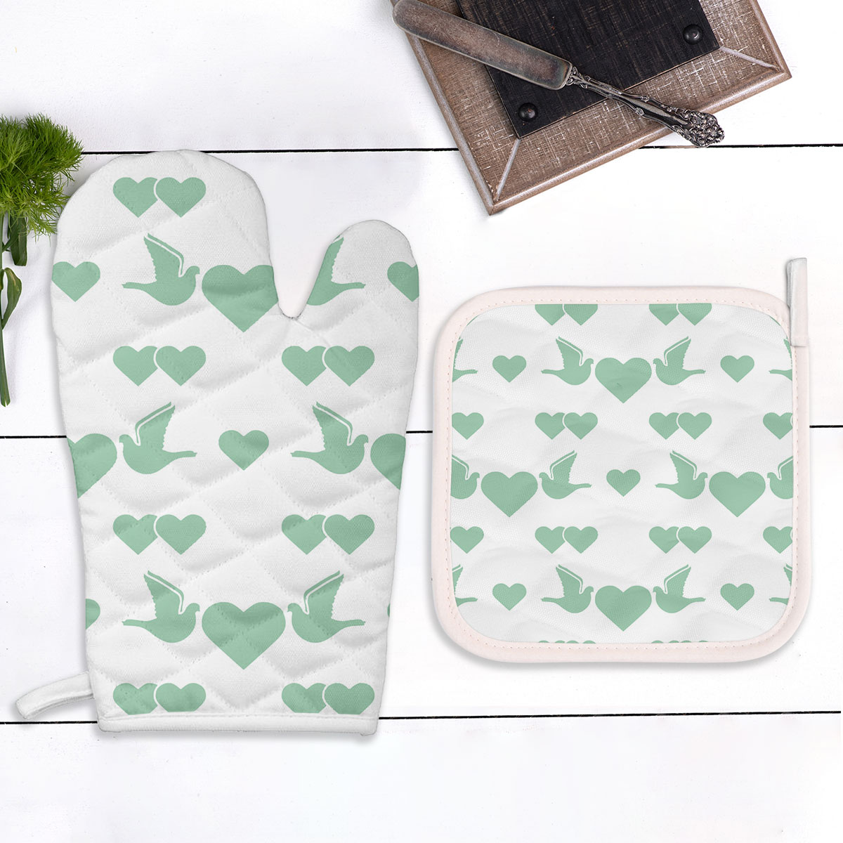 Green He Pigeon Oven Mitts Pot Holder Set
