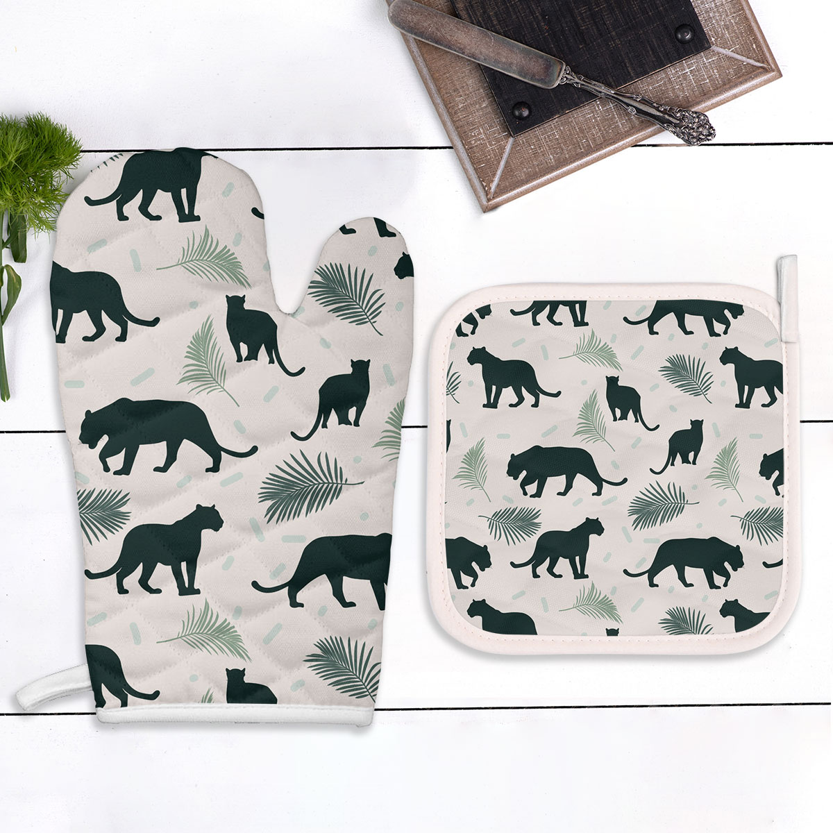 Green Panther Oven Mitts Pot Holder Set
