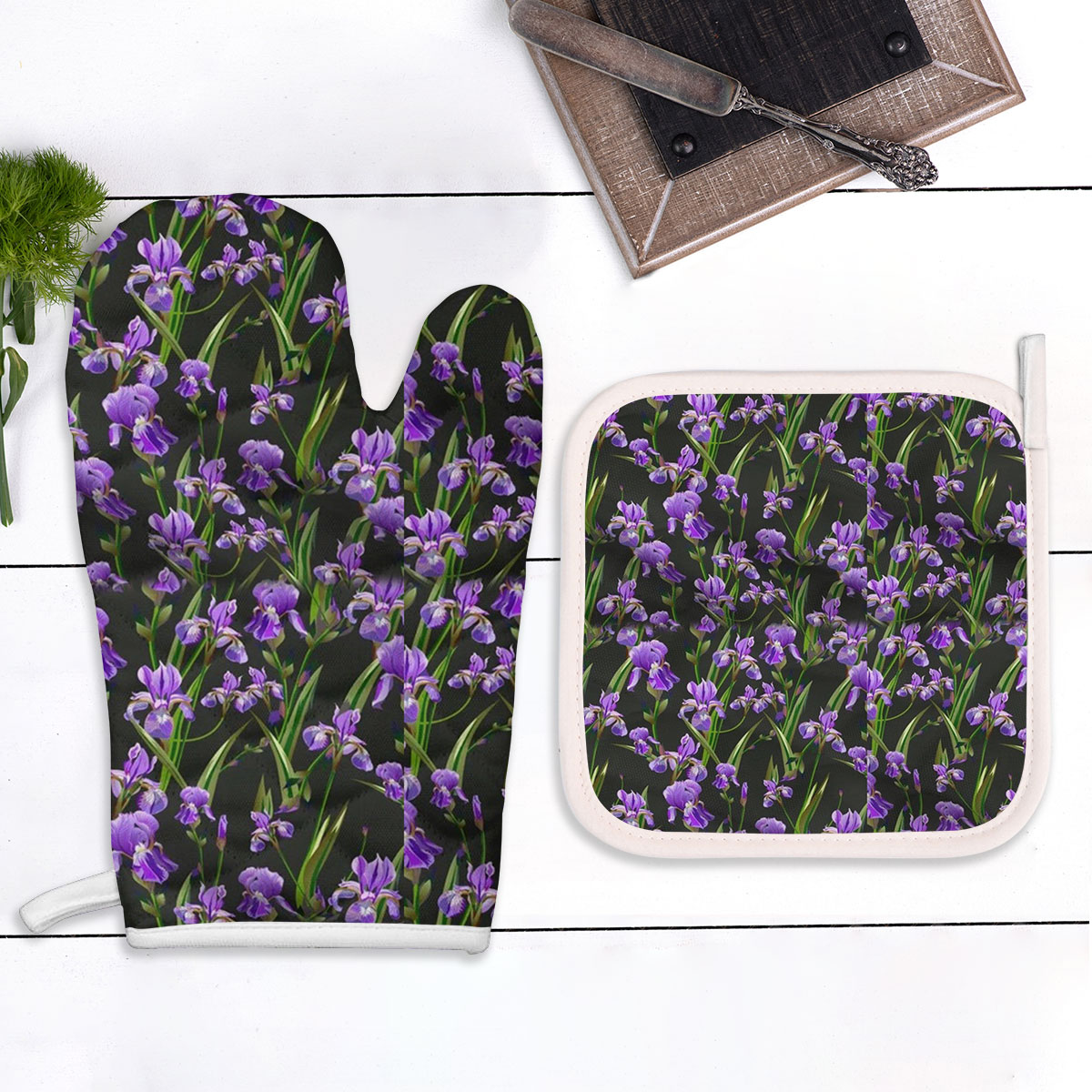 Purple Iris On Black Background Oven Mitts Pot Holder Set