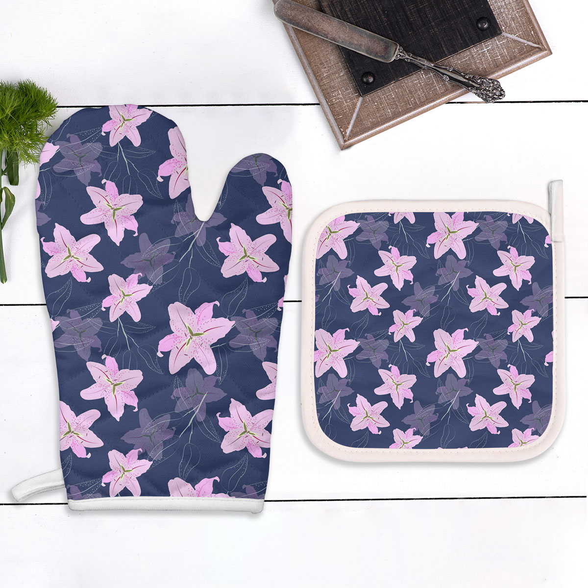 Purple Lily Flowers Oven Mitts Pot Holder Set
