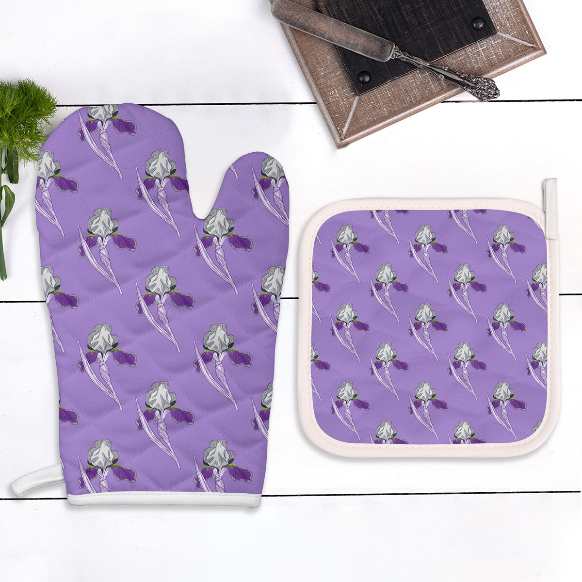 Simple Style With Small Iris Flower Oven Mitts Pot Holder Set
