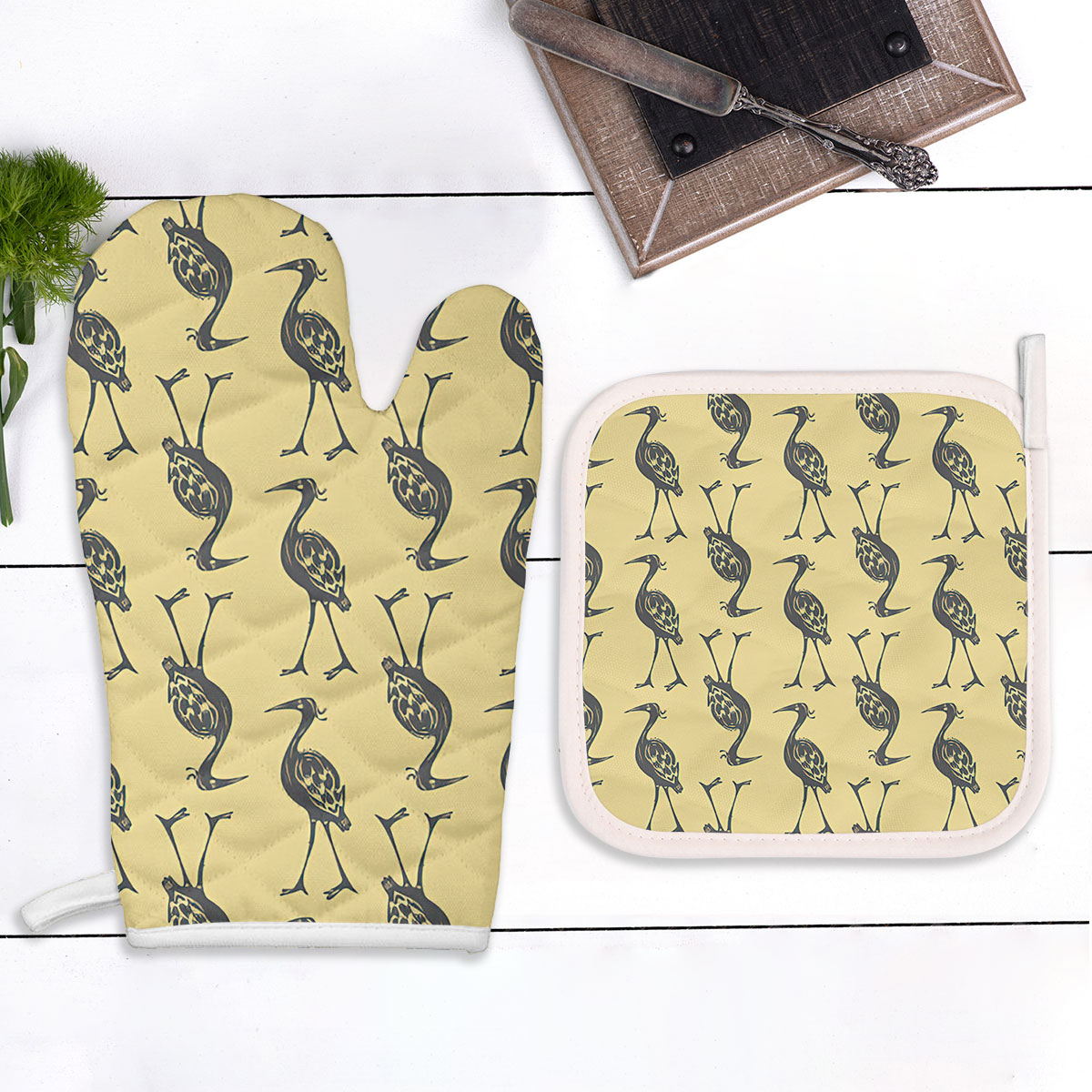 Up And Down Heron Art Oven Mitts Pot Holder Set