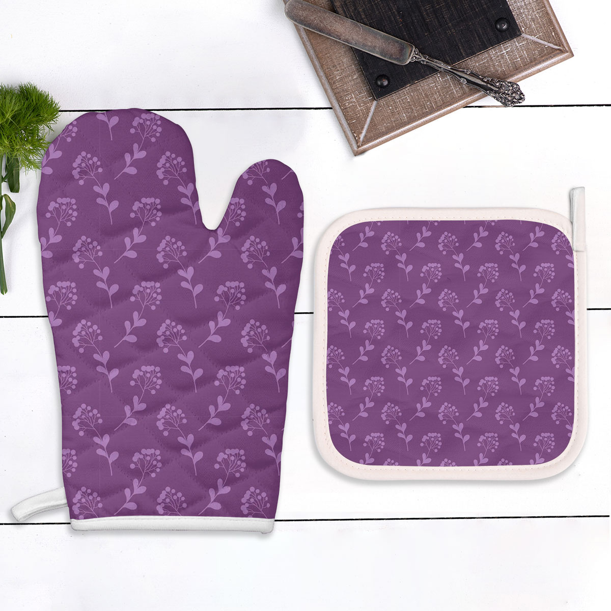 Violet Floral Seamless Pattern Oven Mitts Pot Holder Set