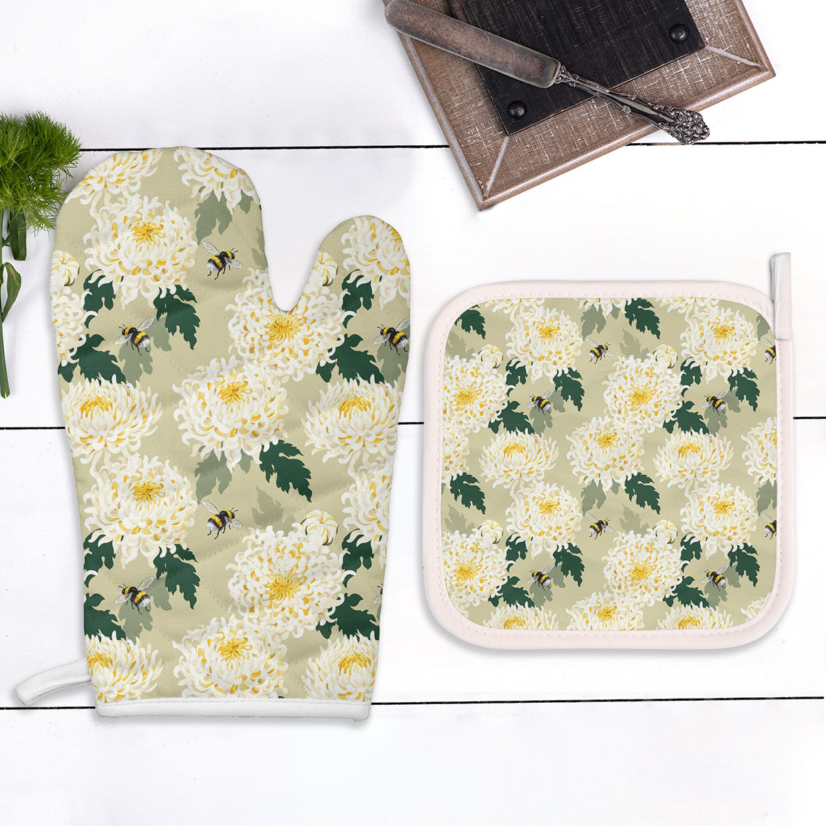 White Chrysanthemums And Bee Oven Mitts Pot Holder Set