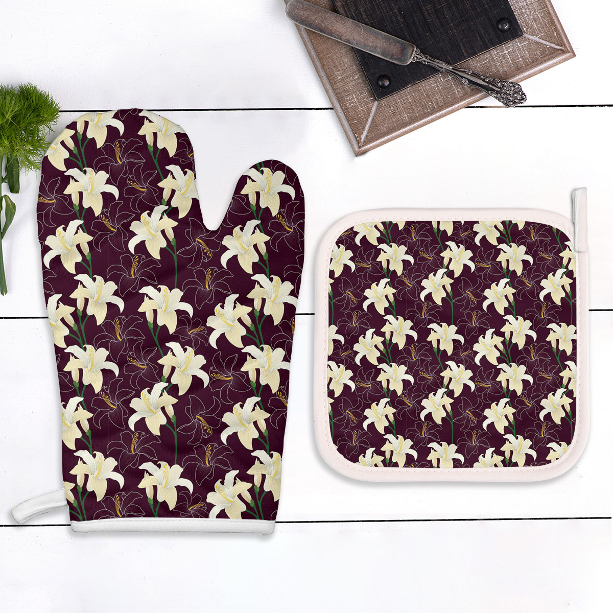 White Lily Seamless Pattern Oven Mitts Pot Holder Set