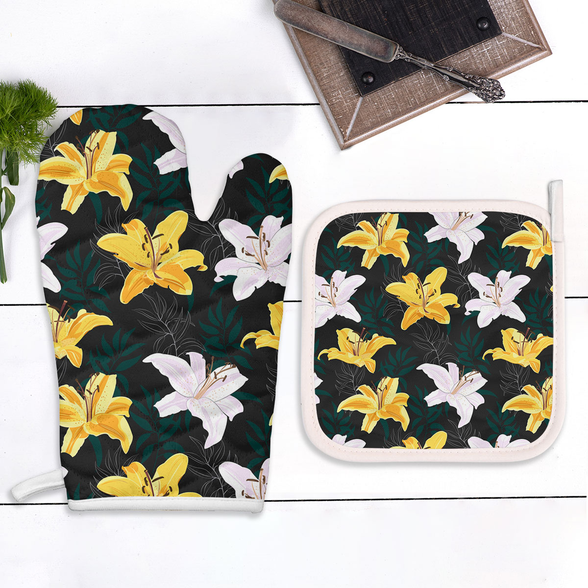 Yellow And White Lily Flowers Oven Mitts Pot Holder Set