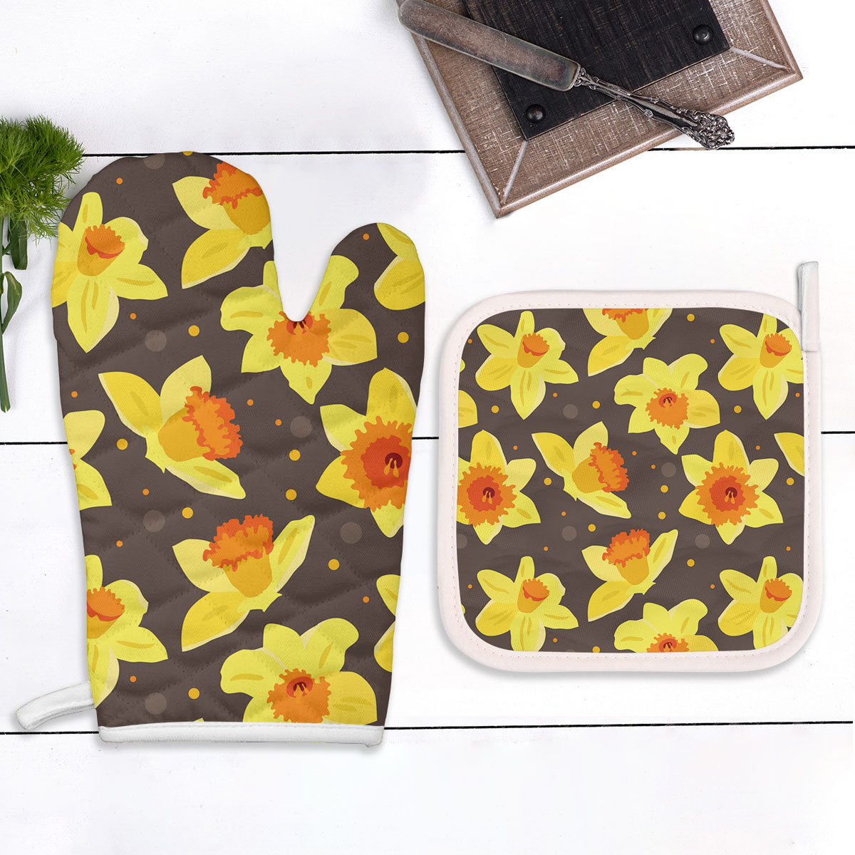 Yellow Daffodils On Brown Background Oven Mitts Pot Holder Set