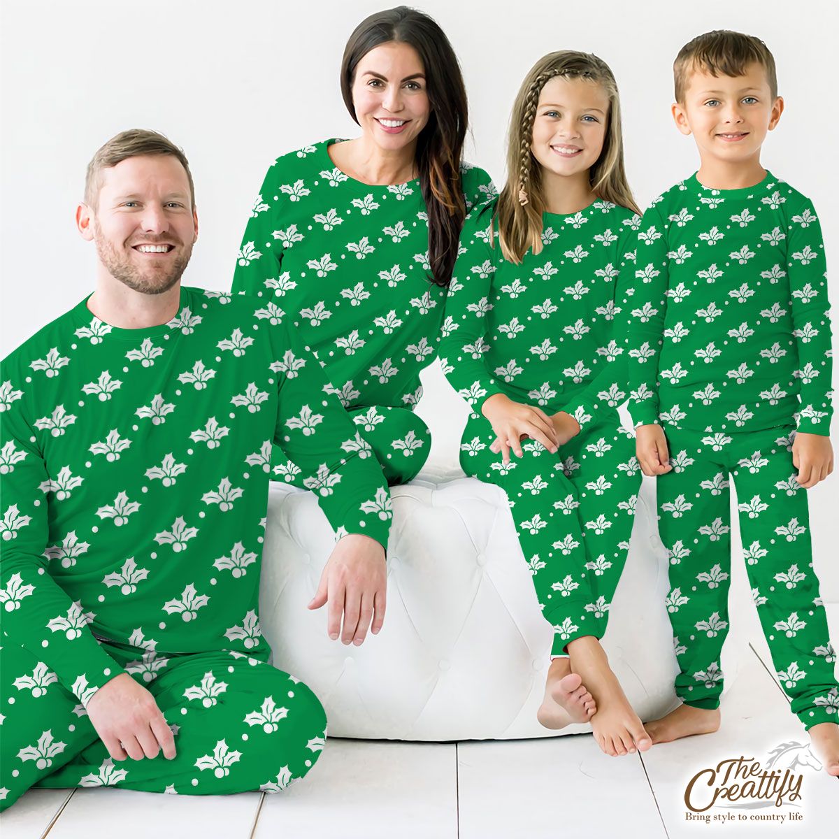 Holly Tree Pattern, Holly Leaf, American Holly Tree On Green Pajamas