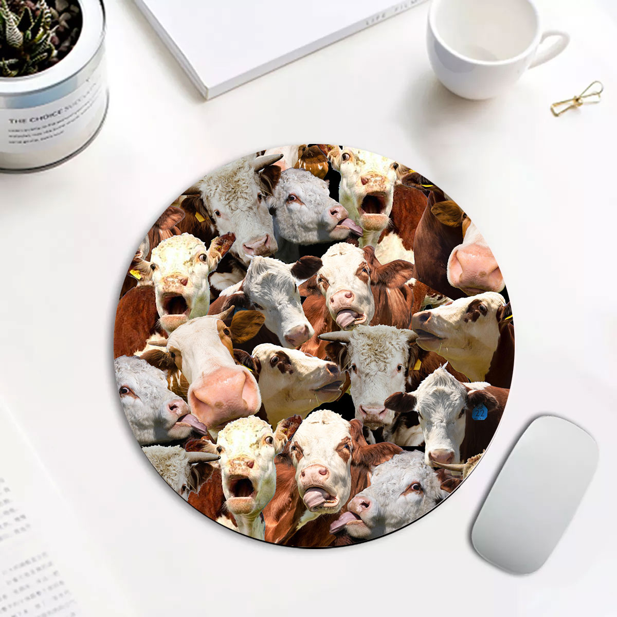 Hereford Herd Pattern Round Mouse Pad