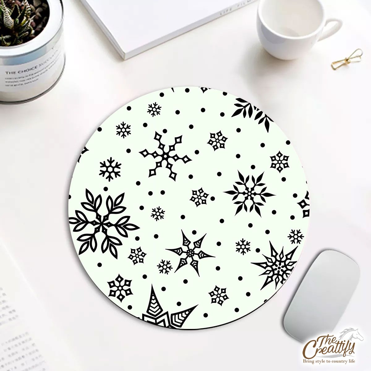 Black And White Snowflake Christmas Round Mouse Pad