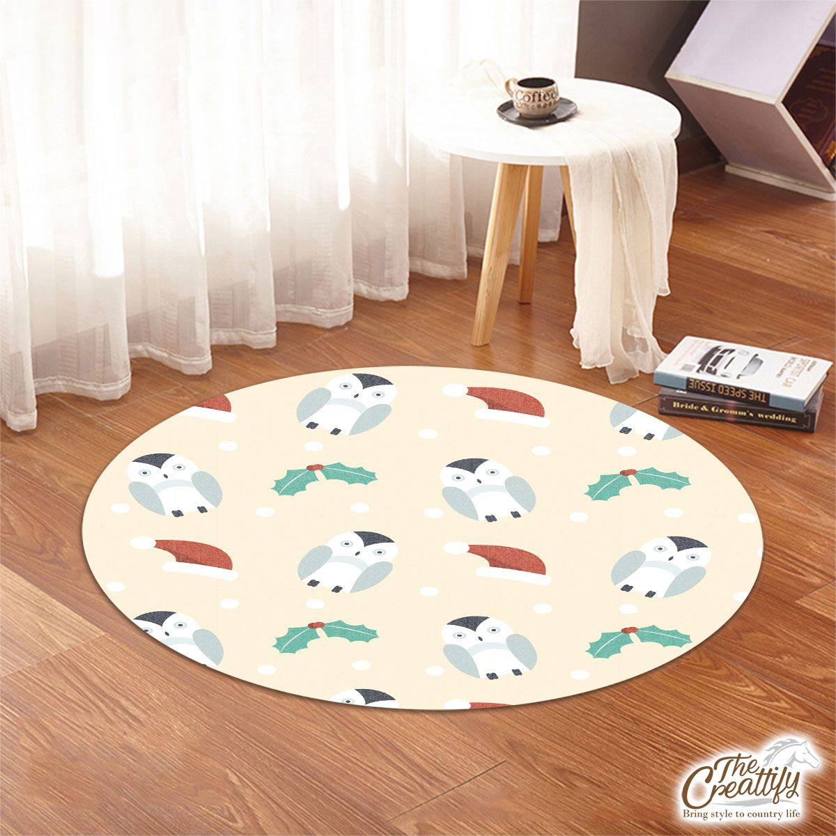 Christmas Penguins, Holly Leaf On Light Yellow Background Round Rug