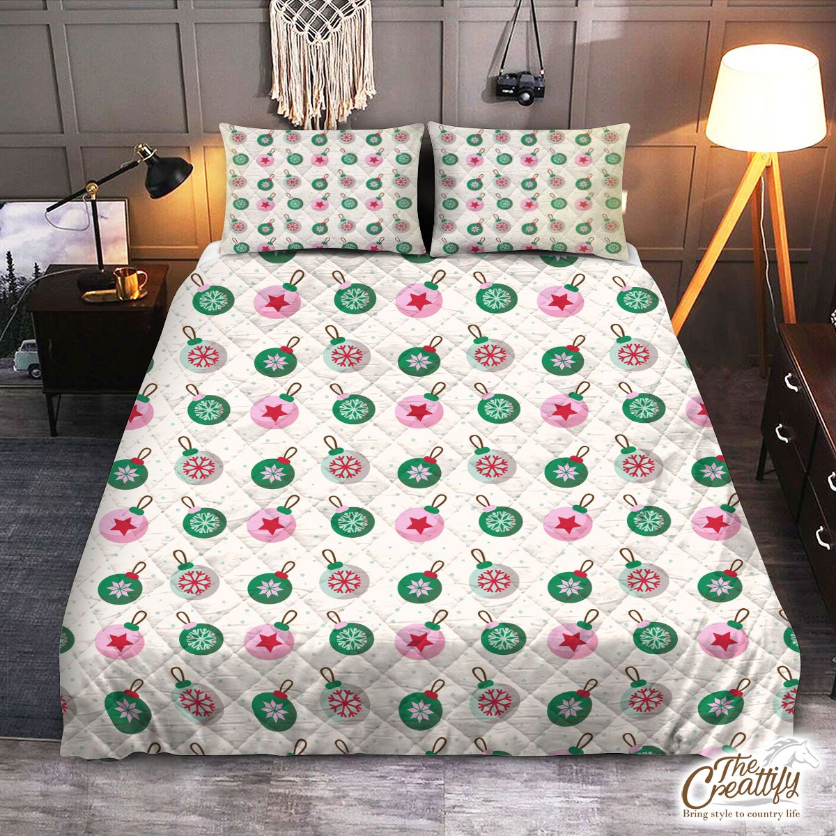 Green Pink And White Christmas Ball Pattern Quilt Set