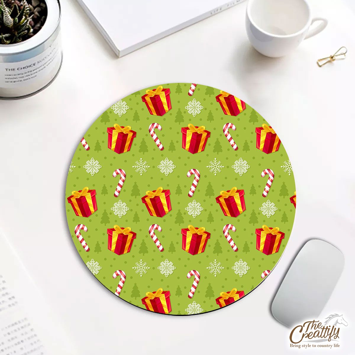 Red And Green Christmas Gift, Candy Cane, Snowflake Round Mouse Pad