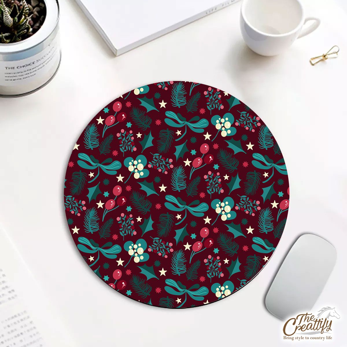 Red And Green Christmas Tree Branch, Cranberry, Holly Leaf Round Mouse Pad