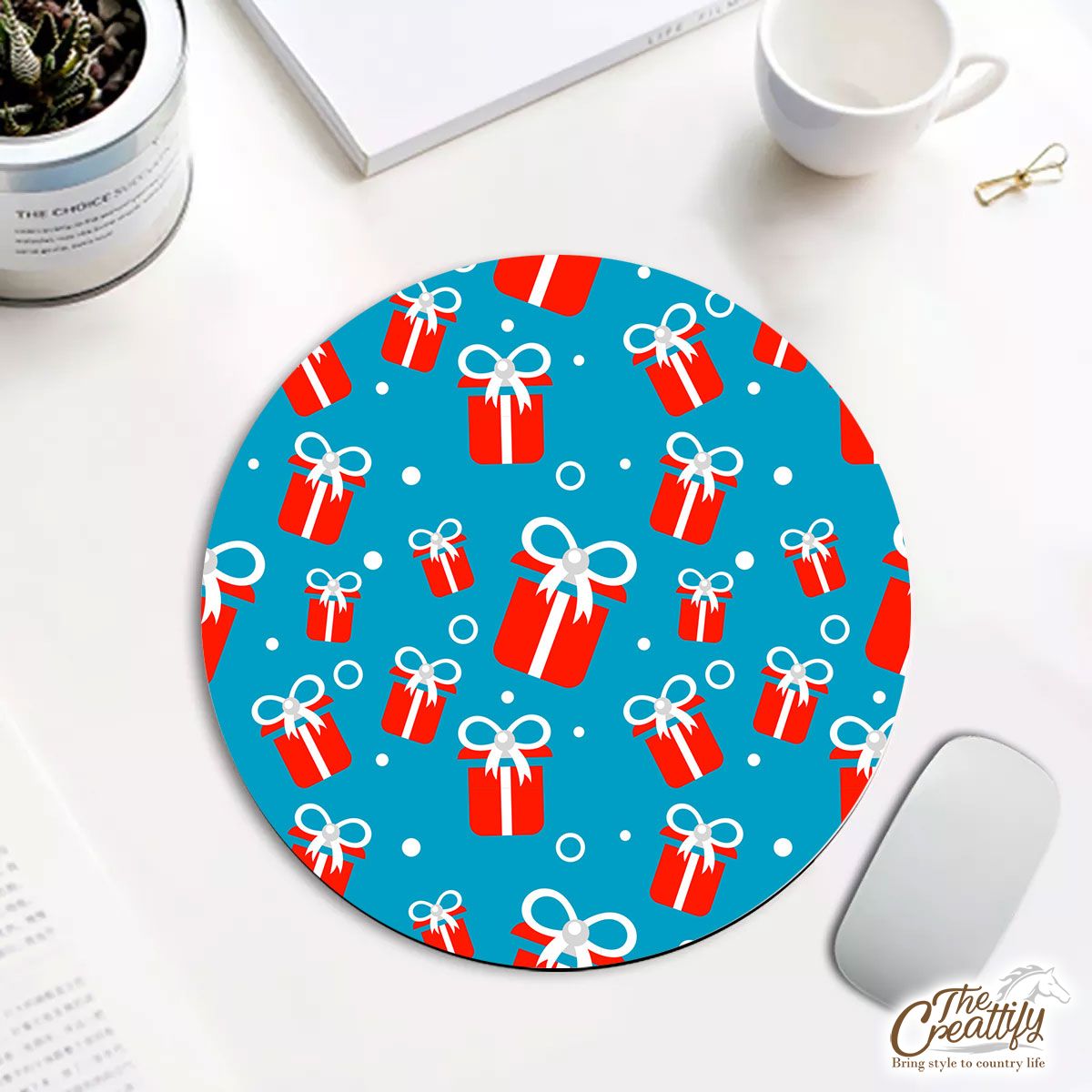 Red And White Christmas Gift On Blue Background Round Mouse Pad