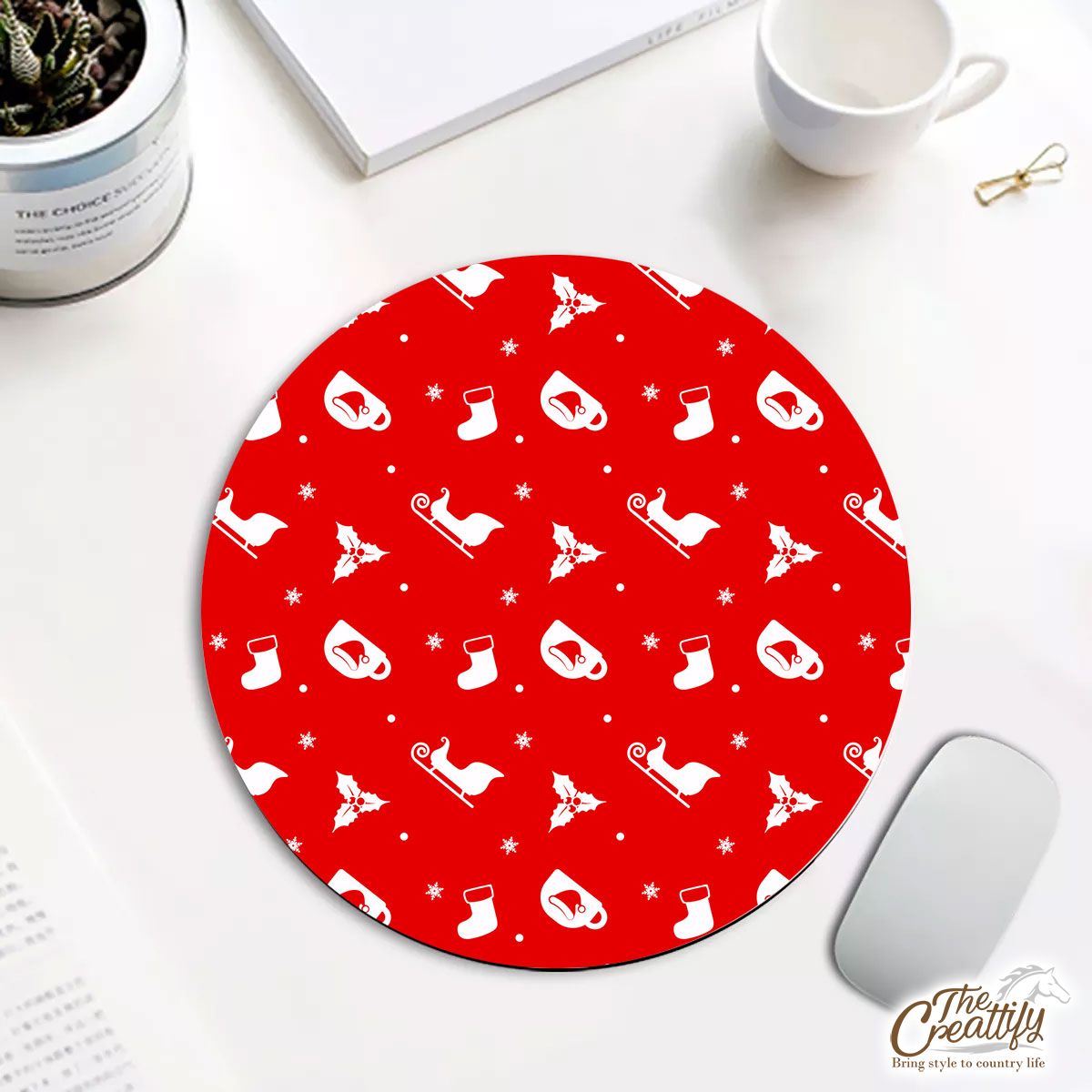 Red And White Santa Sleigh, Holly Leaf With Snowflake Round Mouse Pad