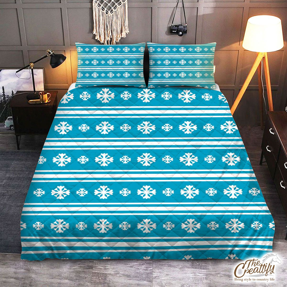 White And Blue Snowflake Christmas Quilt Set