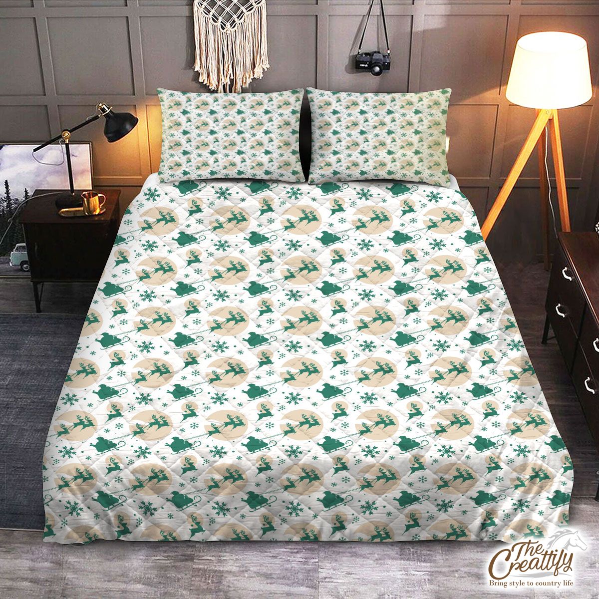 White And Green Santa Sleigh With Snowflake Quilt Set