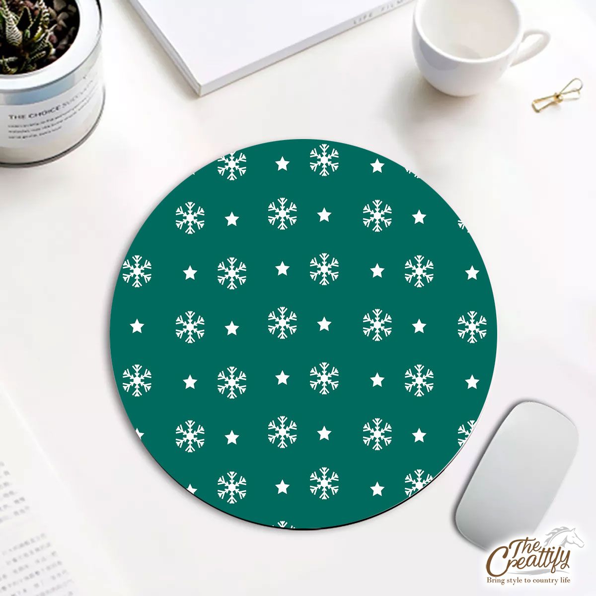 White And Dark Green Snowflake With Christmas Star Round Mouse Pad