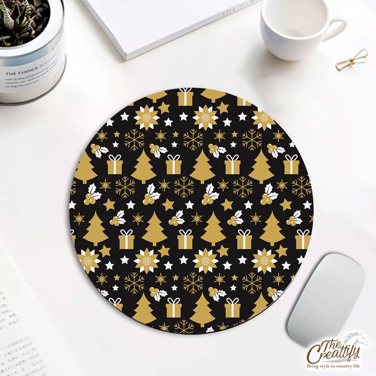 White And Gold Christmas Gift, Christmas Tree, Snowflake On Black Background Round Mouse Pad