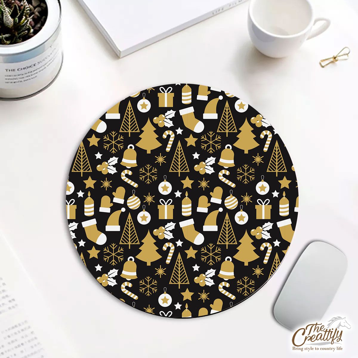 White And Gold Christmas Socks, Christmas Tree, Candy Cane On Black Background Round Mouse Pad