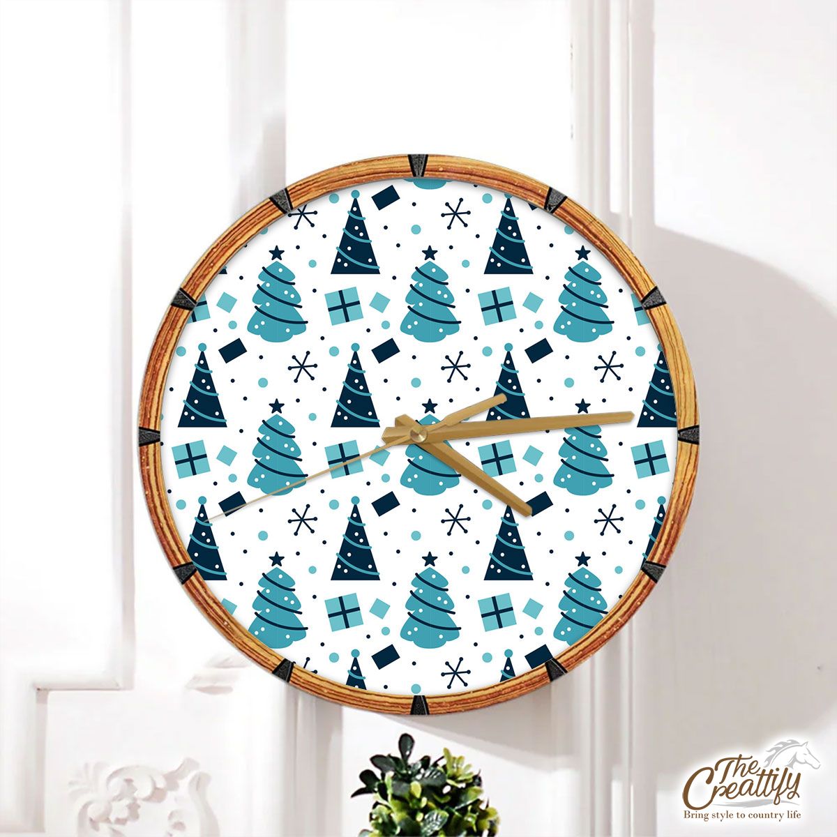 Christmas Tree With Snowflake Pattern Wall Clock