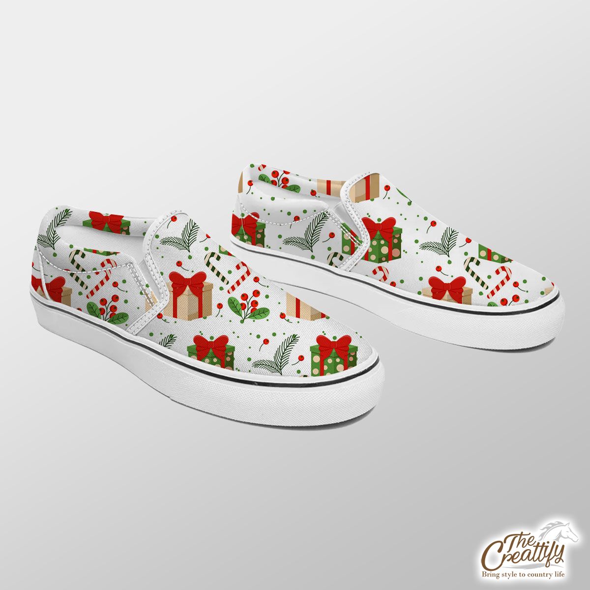 Christmas Gifts And Red Berries Slip On Sneakers