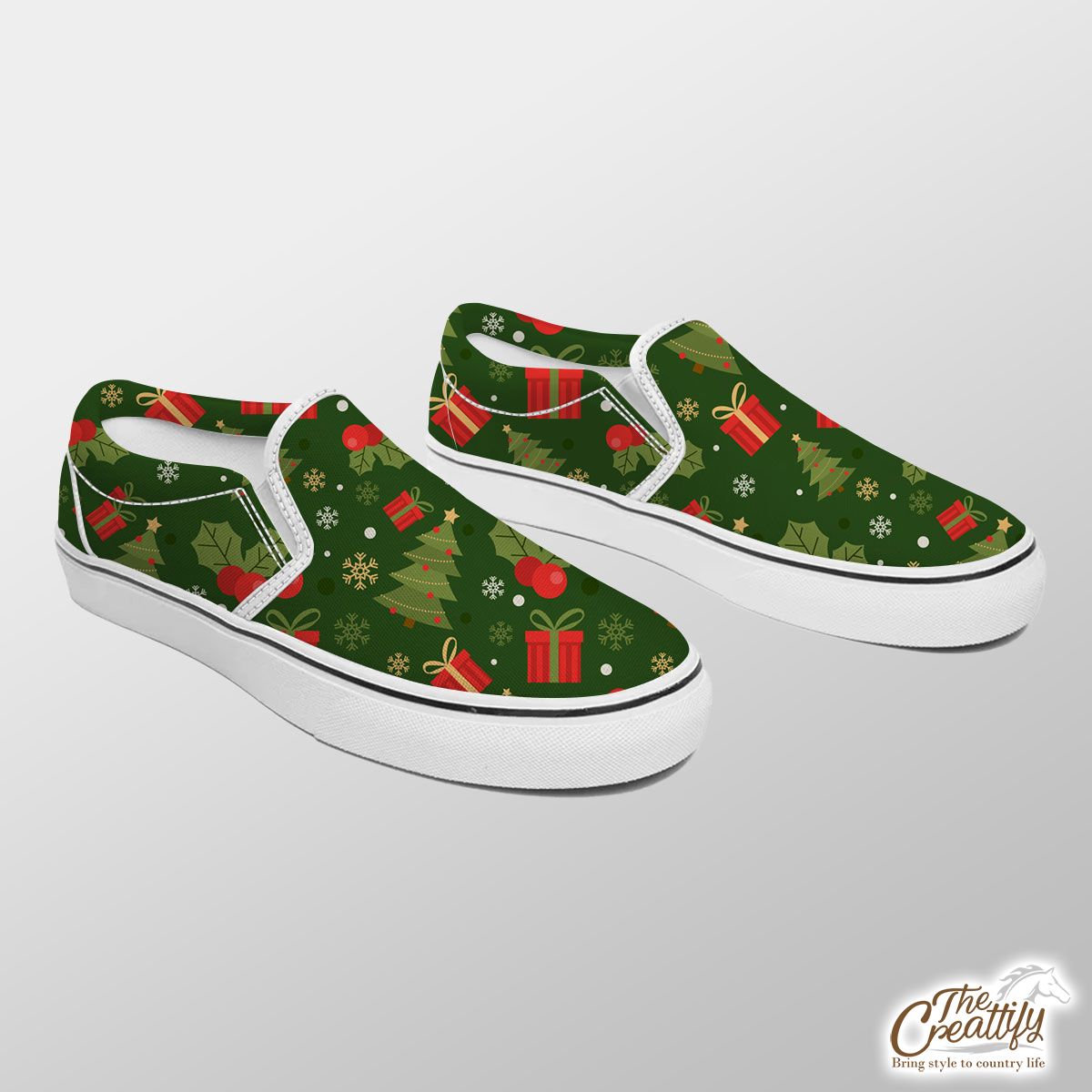 Christmas Tree With Holly Leaf And Presents Slip On Sneakers