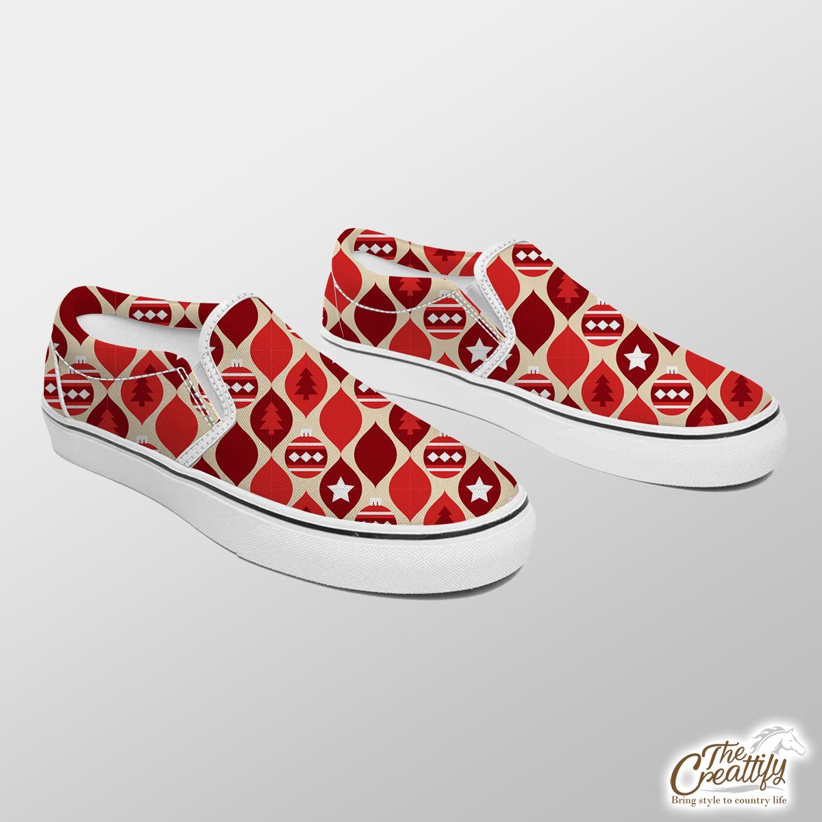 Christmas Balls With Pine Tree Silhouette Seamless Red Pattern Slip On Sneakers