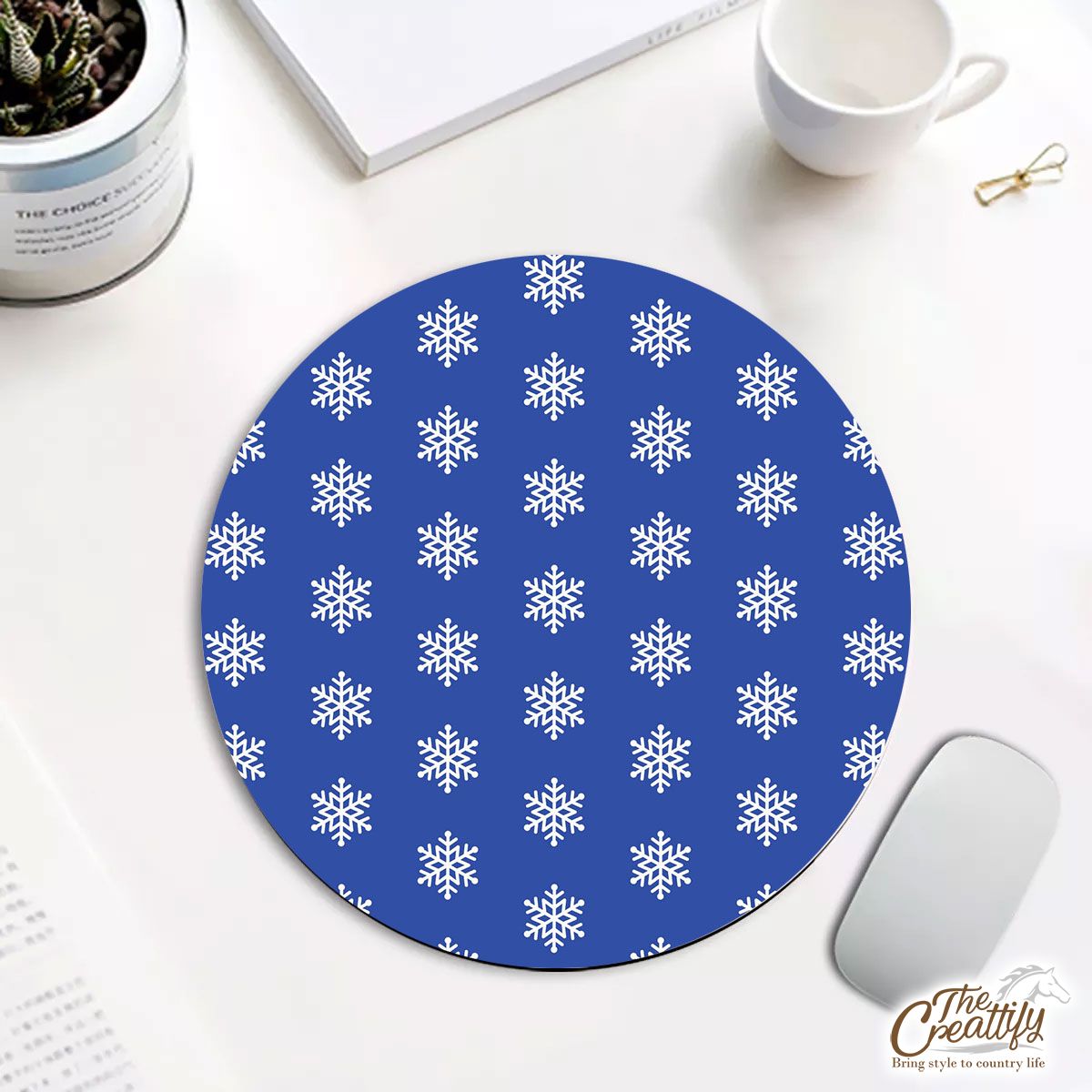 Christmas Snowflake Clipart On The Navy Blue Color Background Round Mouse Pad